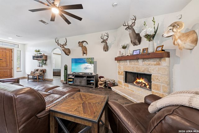 1184 SUMMIT BLF, Canyon Lake, TX 78133