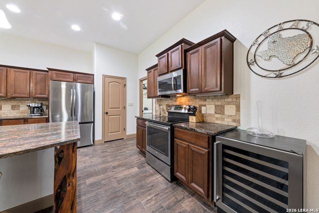 1184 SUMMIT BLF, Canyon Lake, TX 78133