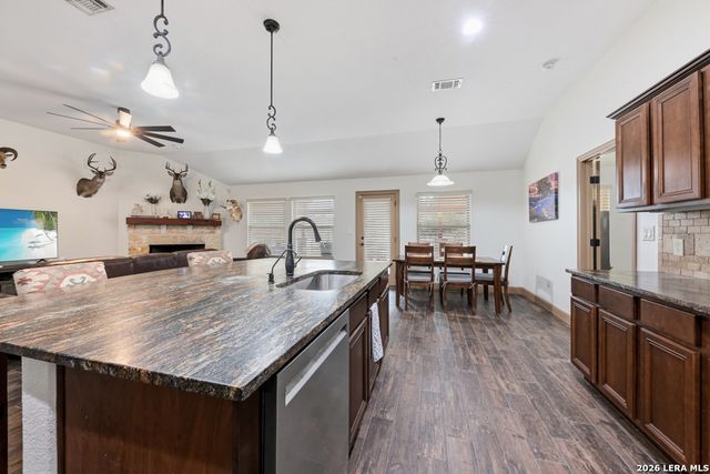 1184 SUMMIT BLF, Canyon Lake, TX 78133