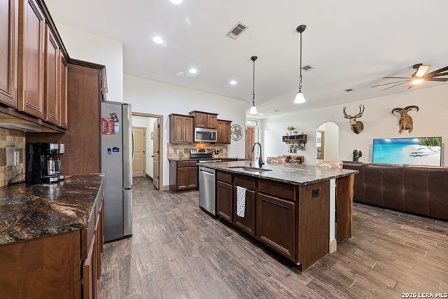 1184 SUMMIT BLF, Canyon Lake, TX 78133