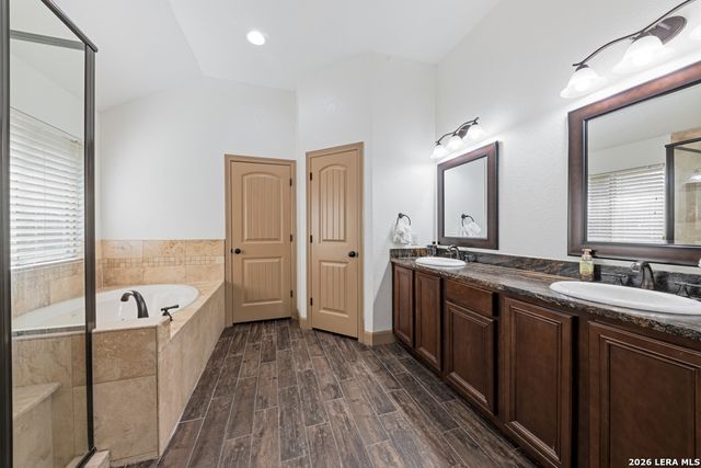 1184 SUMMIT BLF, Canyon Lake, TX 78133