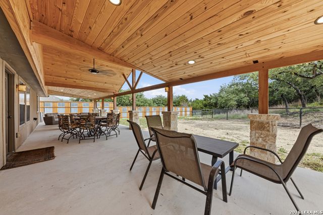 1184 SUMMIT BLF, Canyon Lake, TX 78133