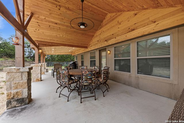 1184 SUMMIT BLF, Canyon Lake, TX 78133