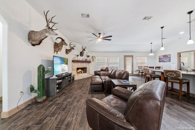 1184 SUMMIT BLF, Canyon Lake, TX 78133