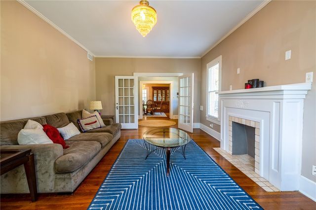 1107 N Adams St, Beeville, TX 78102