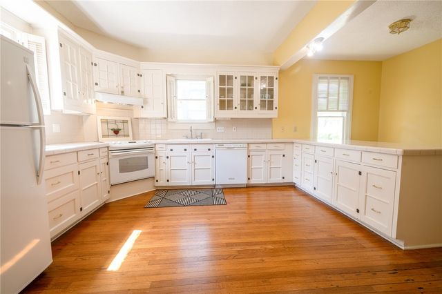 1107 N Adams St, Beeville, TX 78102