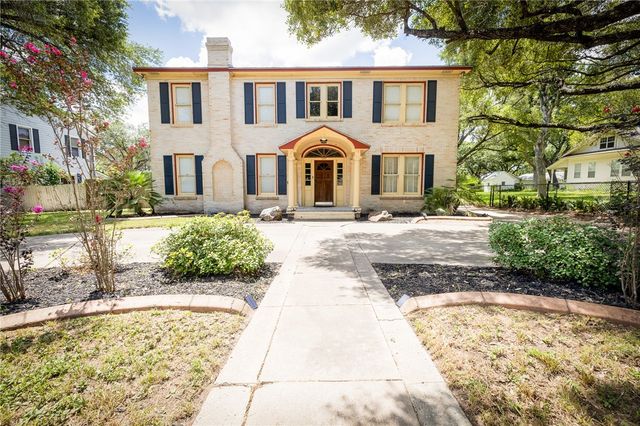 1107 N Adams St, Beeville, TX 78102