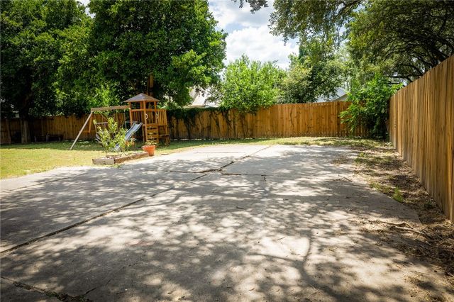 1107 N Adams St, Beeville, TX 78102