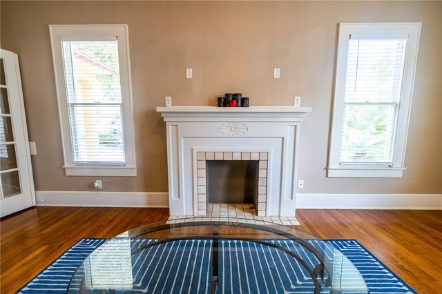 1107 N Adams St, Beeville, TX 78102