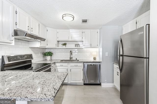 1050 Sasha Lane, Roswell, GA 30075