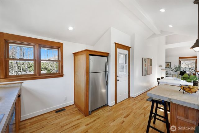 8333 27th Avenue NW, Seattle, WA 98117