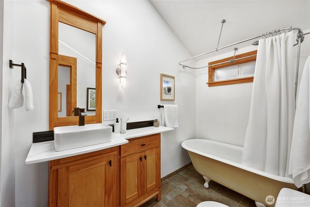 8333 27th Avenue NW, Seattle, WA 98117