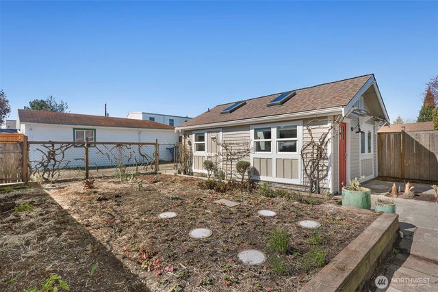 8333 27th Avenue NW, Seattle, WA 98117