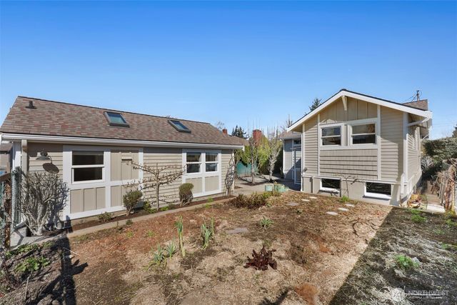 8333 27th Avenue NW, Seattle, WA 98117