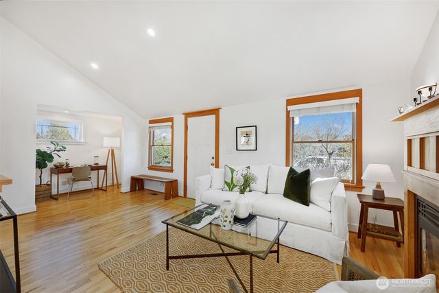 8333 27th Avenue NW, Seattle, WA 98117