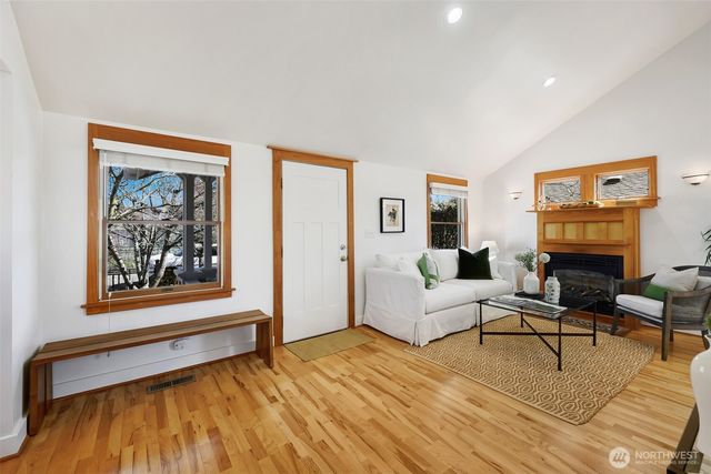 8333 27th Avenue NW, Seattle, WA 98117