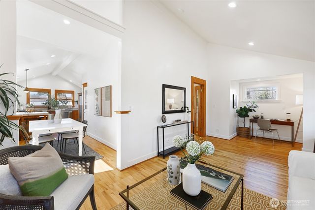 8333 27th Avenue NW, Seattle, WA 98117