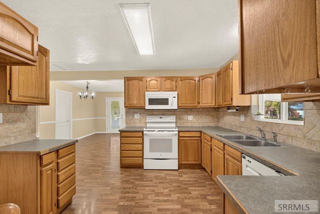406 N 2nd W, St Anthony, ID 83445