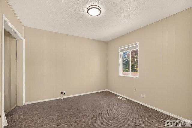 406 N 2nd W, St Anthony, ID 83445