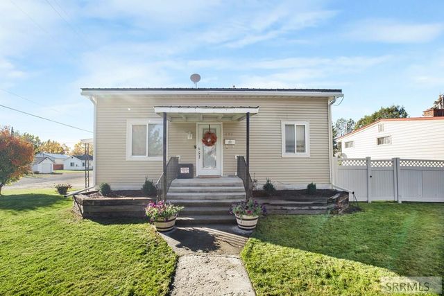 406 N 2nd W, St Anthony, ID 83445