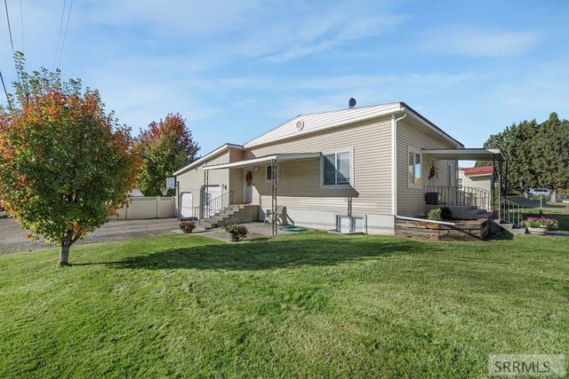 406 N 2nd W, St Anthony, ID 83445