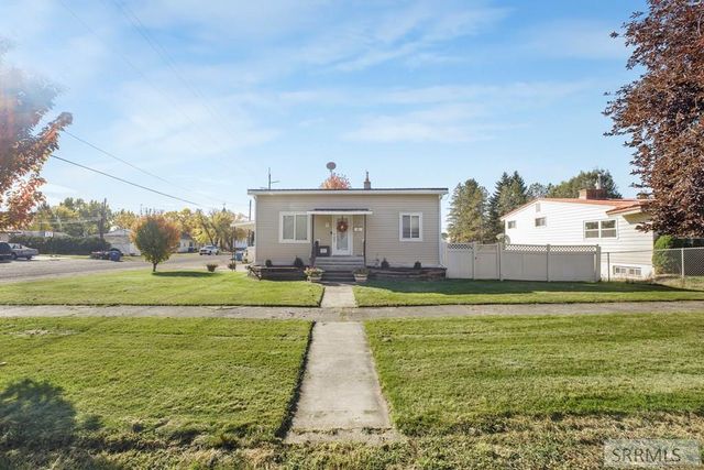 406 N 2nd W, St Anthony, ID 83445