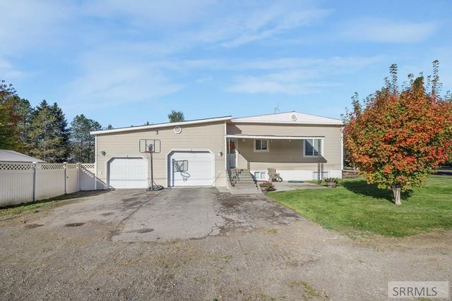 406 N 2nd W, St Anthony, ID 83445