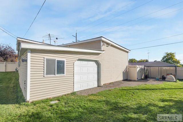 406 N 2nd W, St Anthony, ID 83445