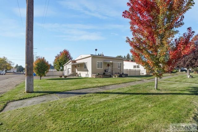 406 N 2nd W, St Anthony, ID 83445