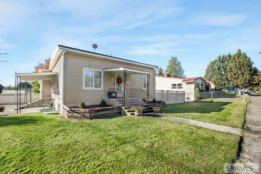 406 N 2nd W, St Anthony, ID 83445