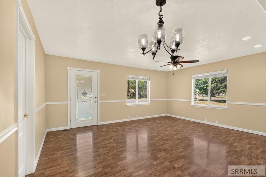 Image 9 of property listing at 406 N 2nd W, St Anthony, ID 83445