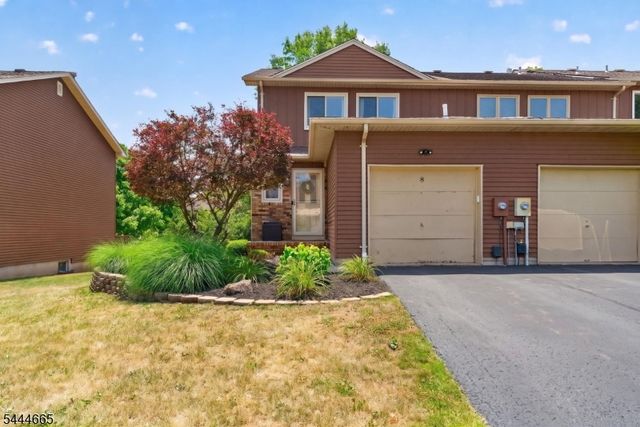 8 Saxonney Cir, Raritan Twp., NJ 08822