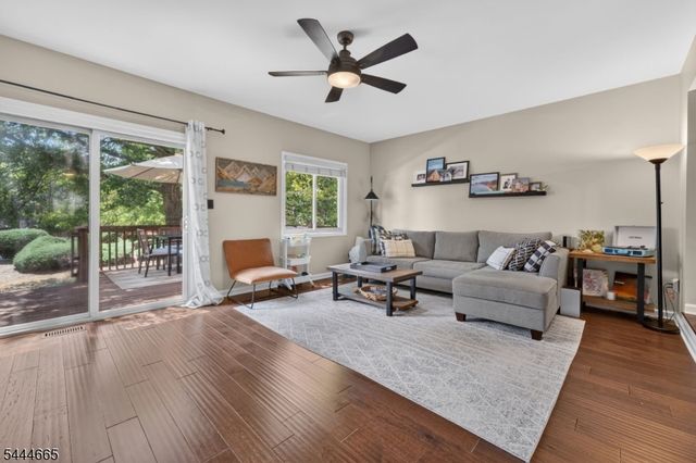 8 Saxonney Cir, Raritan Twp., NJ 08822