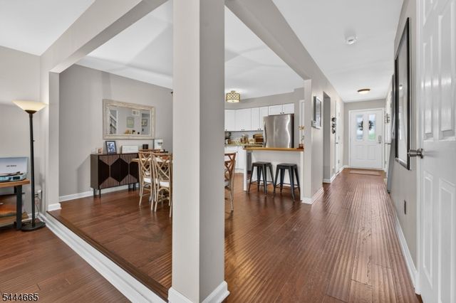8 Saxonney Cir, Raritan Twp., NJ 08822