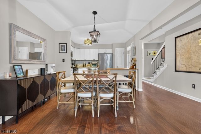 8 Saxonney Cir, Raritan Twp., NJ 08822