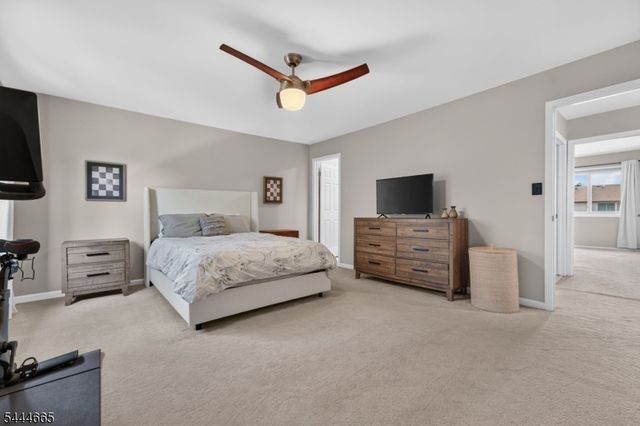 8 Saxonney Cir, Raritan Twp., NJ 08822