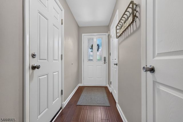 8 Saxonney Cir, Raritan Twp., NJ 08822