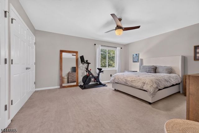 8 Saxonney Cir, Raritan Twp., NJ 08822