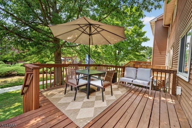 8 Saxonney Cir, Raritan Twp., NJ 08822