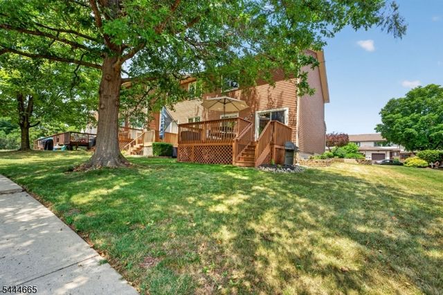 8 Saxonney Cir, Raritan Twp., NJ 08822