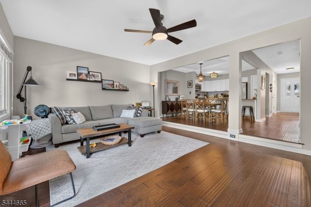 8 Saxonney Cir, Raritan Twp., NJ 08822