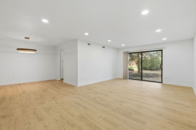 8216 Mulberry Court 8A, Palos Hills, IL 60465