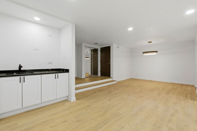 8216 Mulberry Court 8A, Palos Hills, IL 60465