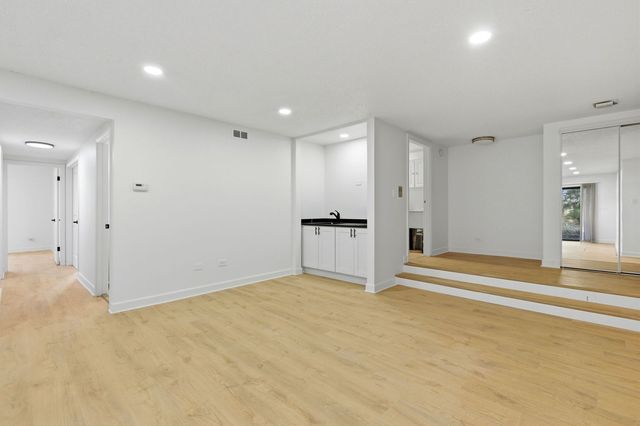 8216 Mulberry Court 8A, Palos Hills, IL 60465