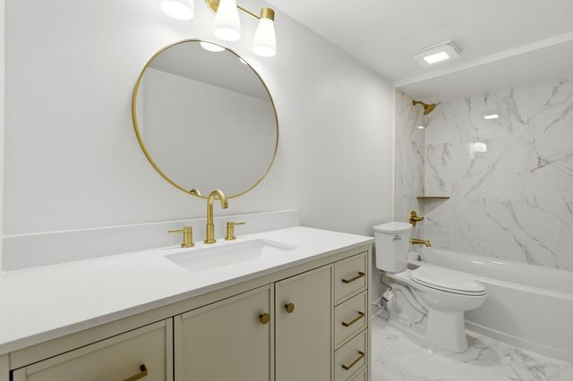 8216 Mulberry Court 8A, Palos Hills, IL 60465