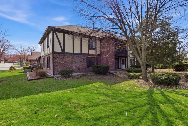 8216 Mulberry Court 8A, Palos Hills, IL 60465