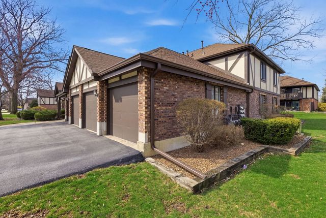 8216 Mulberry Court 8A, Palos Hills, IL 60465