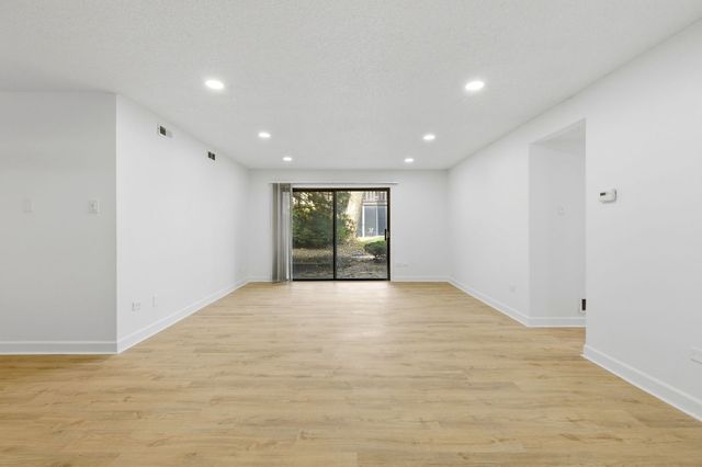 8216 Mulberry Court 8A, Palos Hills, IL 60465