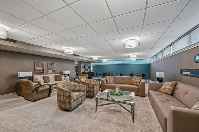 2222 1st Avenue NE 108, Cedar Rapids, IA 52402