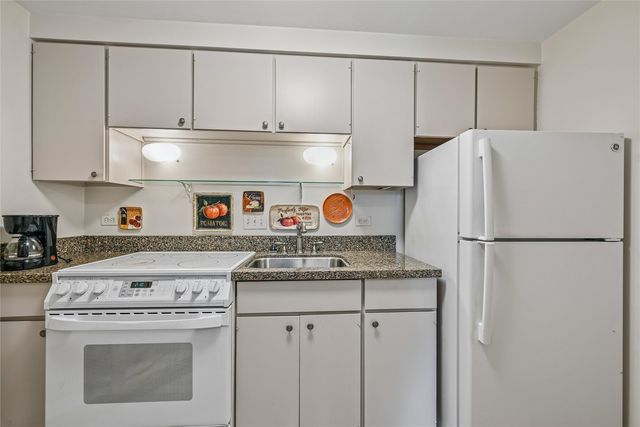 2222 1st Avenue NE 108, Cedar Rapids, IA 52402